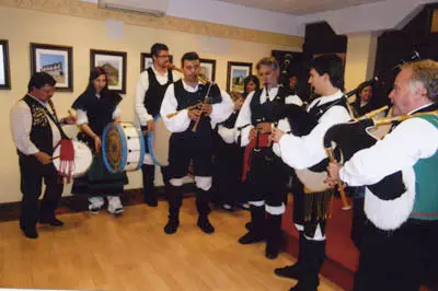  El Grupo Airi&ntilde;os, en su actuaci&oacute;n en el Centro Gallego de Santander.