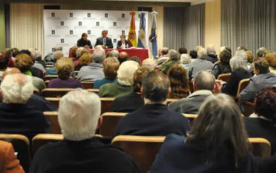 Numeroso p&uacute;blico acudi&oacute; a la reuni&oacute;n con el delegado de la Xunta. 