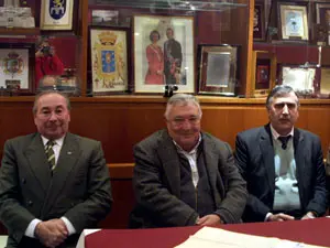 Los responsables de las agrupaciones &lsquo;A Terra&rsquo;, &lsquo;Celta&rsquo; y &lsquo;Breog&aacute;n&rsquo;, el martes de la pasada semana, tras el anuncio de la conformaci&oacute;n de una lista de unidad.