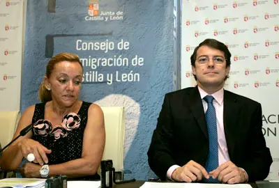  Isabel Carrasco y Fernández Mañueco, durante el Consejo de Emigración de Castilla y León.