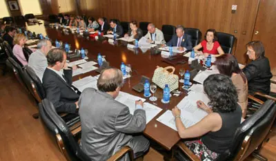  Una vista de todos los representantes de las comunidades en la Comisi&oacute;n.