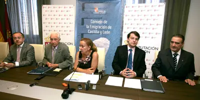 De izda. a dcha., Félix Colsa, Luis Heras, Isabel Carrasco, Alfonso Fernández Mañueco y Pedro Bello, durante la reunión del Consejo de la Emigración.