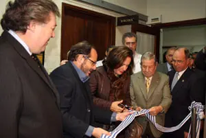 De izda. a dcha., Julio Martínez, Daniel Olesker, Aurora Díaz, José Villar y José García cortan la cinta inaugural.