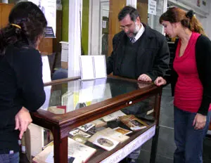 Guillermo Pilía, junto a Marcela Fushimi y Tamara Ruttinelli. 