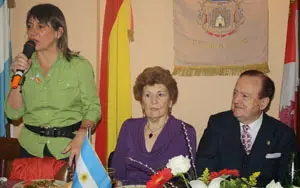 Julia Hernando, junto a García Morales y su esposa.
