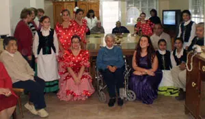 Un momento de la visita al Centro de Mayores de San Juan Bosco.