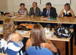 De izda. a dcha., Leontina Alonso, directora de la Escuela de Asturianía; Bernardo Fernández, presidente del Consejo Consultivo del Principado de Asturias; Manuel Fernández de la Cera, presidente del Consejo de Comunidades Asturianas; y Begoña Se