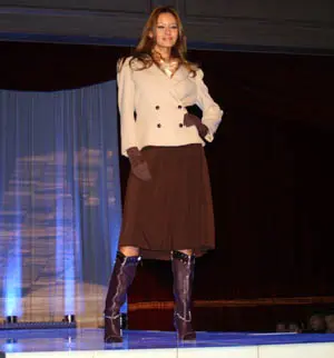 Una de las modelos durante el desfile. 