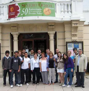 María José Ramos recibió en el Ayuntamiento de Valdés a los jóvenes participantes en los campos de trabajo. 
