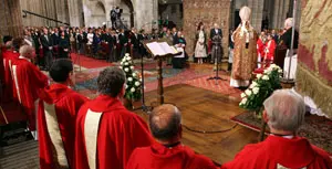 El rey, durante la lectura de la Ofrenda al Apóstol.