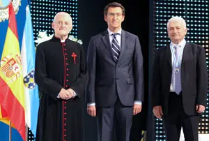 Feij&oacute;o, flanqueado por Jos&eacute; Mar&iacute;a D&iacute;az Fern&aacute;ndez y V&iacute;ctor Manuel V&aacute;zquez Portome&ntilde;e. 