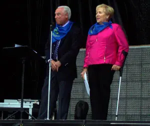 Castelao Braga&ntilde;a y Gabina P&eacute;rez, durante el acto del preg&oacute;n. 