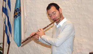 Un momento de la actuaci&oacute;n del flautista gallego Adri&aacute;n Silva. 