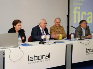  María José Ramos, Álvarez Areces, José Luis Casas y Manuel de la Cera, durante la presentación. 