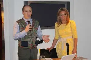  Ricardo Ram&oacute;n Jarne, director del Centro Cultural de Espa&ntilde;a, junto a la disertante Patricia Ferrol, en el CCEBA.