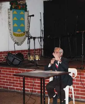Manuel Gutiérrez Fernández, vicepresidente del CSAC, dando una charla sobre el ‘Origen de Canarias’.