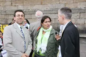  Jos&eacute; Constenla -a la izda.- y Mart&iacute;n Maceiras -a la dcha.-, durante la celebraci&oacute;n del D&iacute;a da Galicia Exterior.