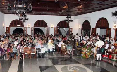 El público abarrotó el ‘Salón Principal’ del HCV.