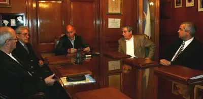Jos&eacute; L&oacute;pez Garra, Julio Mart&iacute;nez, Santiago Camba, Carlos Vello y L&oacute;pez Dobarro, durante la reuni&oacute;n. 