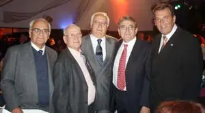 Foto de alguno de los asistentes a la cena de aniversario del Centro Valle Mi&ntilde;or. 