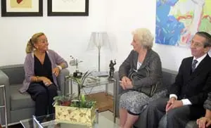  Isabel Carrasco, durante la recepción que ofreció a Estela Carlotto en la Diputación leonesa.