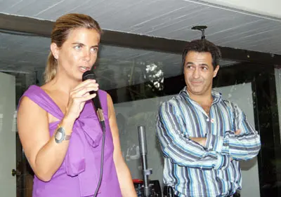 La directora, junto con el presidente de la Casa de Madrid de México, José Luis Beato.
