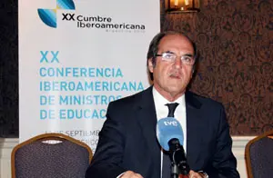  El ministro de Educaci&oacute;n espa&ntilde;ol &Aacute;ngel Gabilondo, en la rueda de prensa que ofreci&oacute; en Buenos Aires.