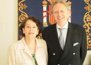  La presidenta del Centro Asturiano de São Paulo y el cónsul general.