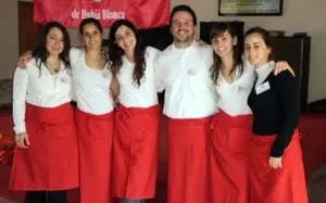 Grupo de jóvenes que participaron en la fiesta de Bahía Blanca.