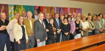 Félix Colsa posa con los participantes en la Operación Añoranza.