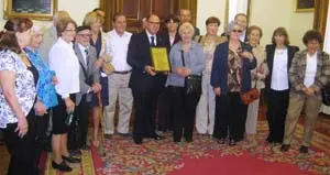 Los participantes en la Operación Añoranza, durante su visita a la Diputación.