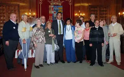 Fernando Martínez Maíllo recibió a los participantes en el programa Operación Añoranza.