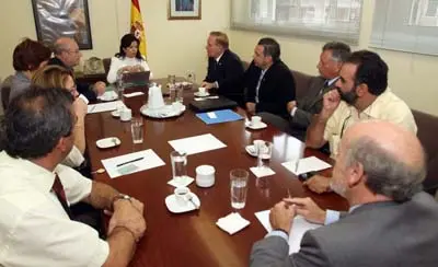 Un momento de la reuni&oacute;n con el CRE de Santo Domingo.  