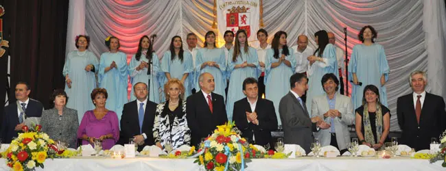 La mesa de autoridades, durante un momento del acto.