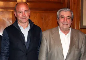  Santiago Camba y Carlos Vello, durante la reuni&oacute;n en Argentina tras la elecci&oacute;n de Vello como presidente del Centro Gallego. 
