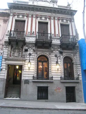  Frente del edificio del Centro Gallego, que data de 1923.