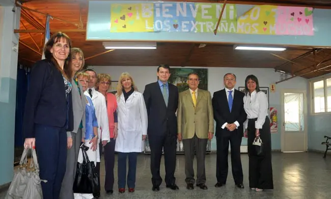  El consejero de Interior y Justicia, Alfonso Fern&aacute;ndez Ma&ntilde;ueco, visita el colegio Sumaca en Buenos Aires.
