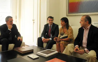 El consejero de Interior y Justicia, Alfonso Fernández Mañueco, se reúne con el embajador de España en Argentina.