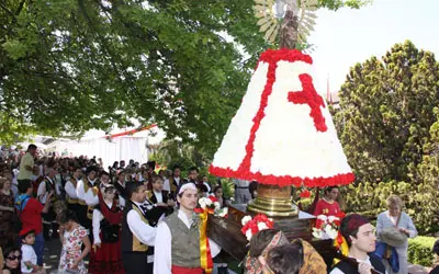 Un momento de la procesión de la Virgen del Pilar.