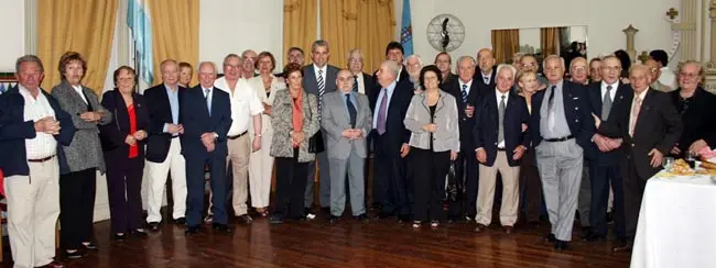  Directivos del Centro, acompa&ntilde;ados por el delegado del Gobierno gallego en Argentina y responsables de diversas asociaciones gallegas y espa&ntilde;olas.