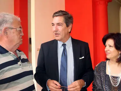 Pilar Pin, junto al embajador Cacho y el gallego Manuel Díaz.