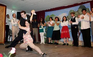 Una de las actuaciones de la \'Fiesta de la Rosa\'.