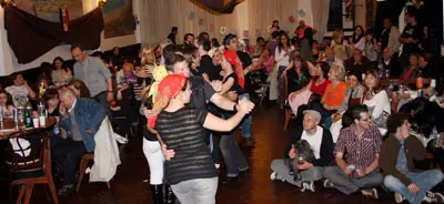  Los j&oacute;venes del C&iacute;rculo Social y Deportivo amenizaron con sus bailes la sesi&oacute;n festiva.