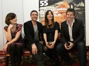 Los actores Ana Calentano, Bárbara Goenaga y Leonardo Sbaraglia, junto a Miguel Cohan en Valladolid.