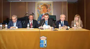 Mesa presidencial en el acto de entrega de la ‘Manzana de Oro’.