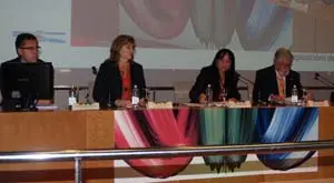 Leopoldo Yeste, subdirector de Promoci&oacute;n del Igape &ndash;izda.&ndash;, anunci&oacute; la base de datos en el 4&ordm; &lsquo;Encontro de Empresarios en Rede&rsquo;.