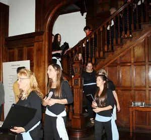  La coral femenina del Colegio Modelo Lomas particip&oacute; de la &lsquo;Noche&rsquo;.