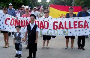  Integrantes de la colectividad gallega en Holgu&iacute;n, durante los festejos.