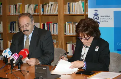  Ram&oacute;n Villares y Carmen Cafarell, durante la firma del convenio. 