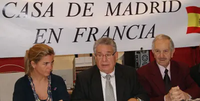 Victoria Cristóbal y Luis Iglesias, durante la clausura de la primera Asamblea de la Casa de Madrid en Francia.